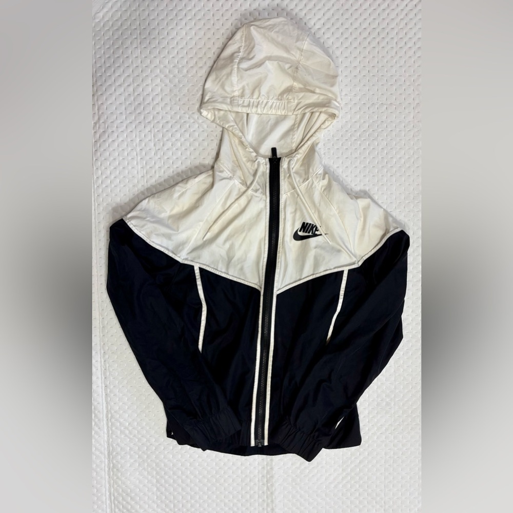 Nike Two-Tone Black and White Hooded Windbreaker Jacket